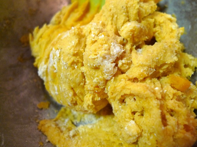 stir the cake mix, pumpkin puree, and spices