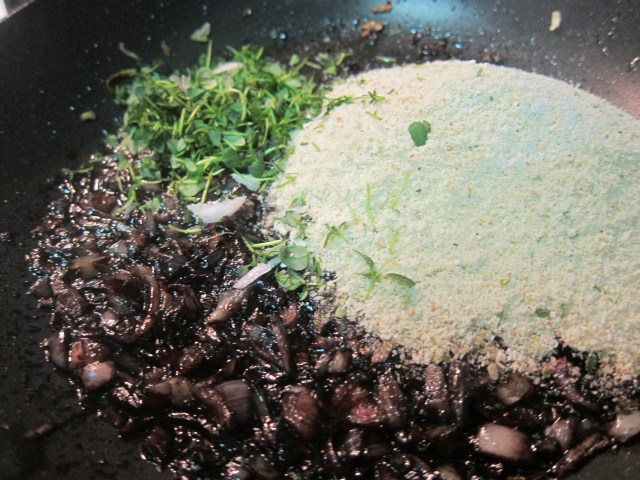 shallots with bread crumbs and herbs