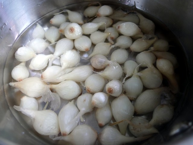 boil the pearl onions for easy peeling