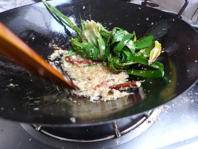 garlic + 4 sister spices + pandang leaf