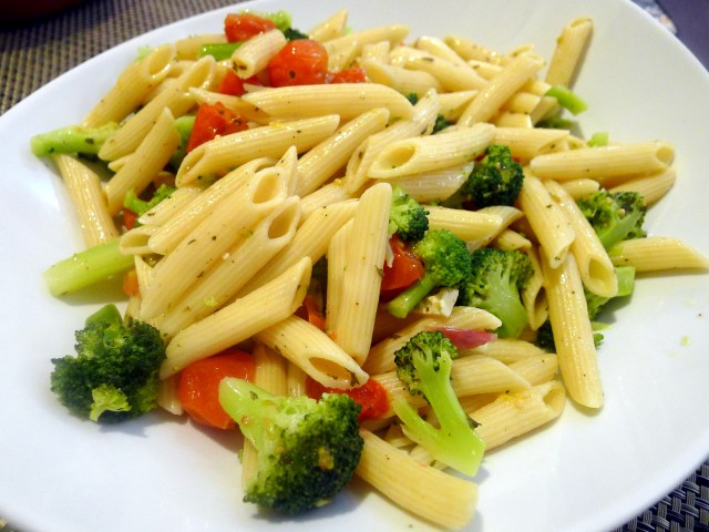 Broccoli and Cherry Tomato pasta salad